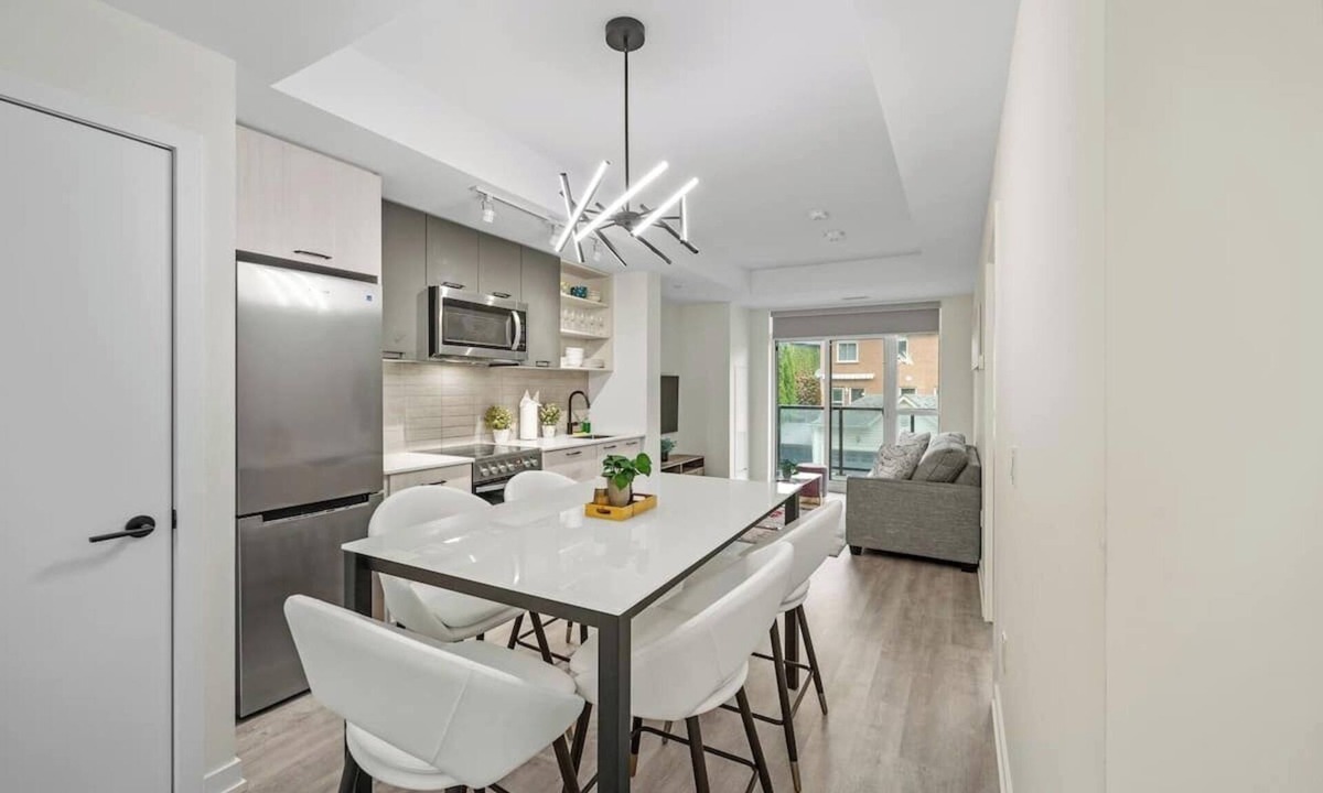 Harwood Apartment | Charming 2-bedroom suites in delightful Toronto with AC