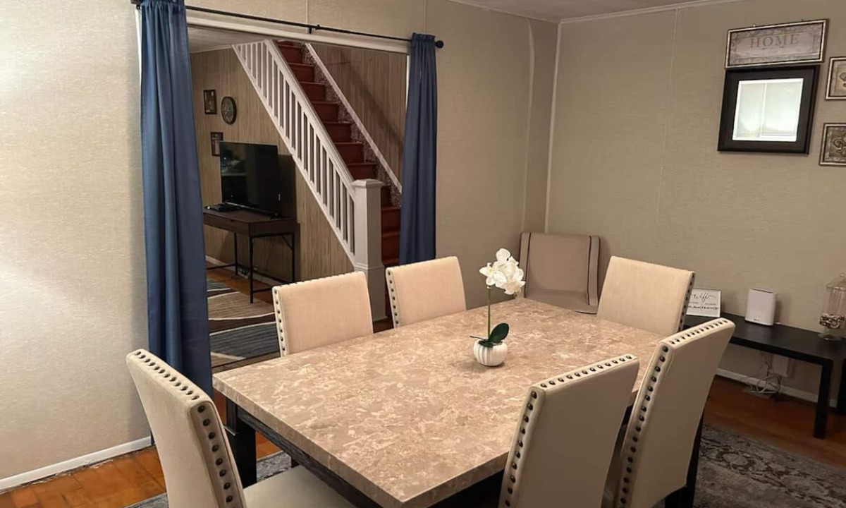 Coaldale House | Charming 2-bedroom townhome in Coaldale close to St Lukes Hospital.