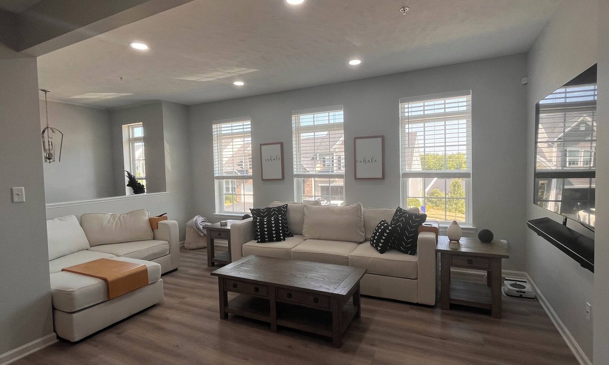 Imperial House | Charming 2-bedroom townhome with WiFi, AC in serene Imperial