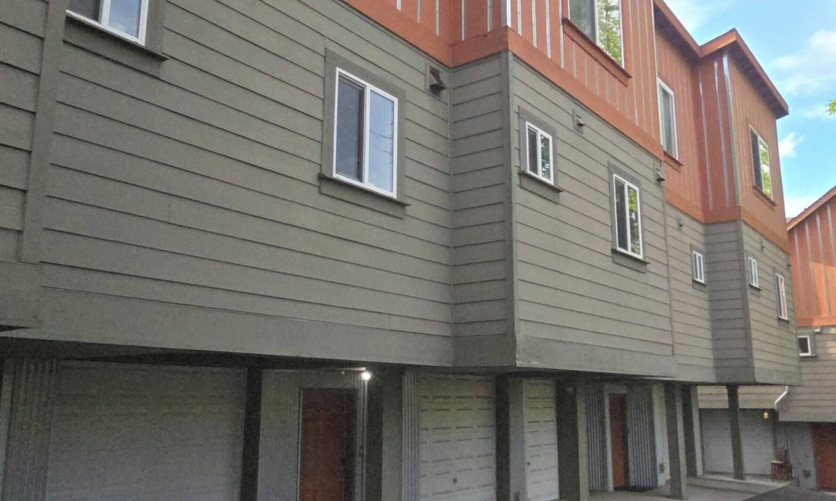 Brighton House | Charming 2-bedroom townhome with WiFi, AC in enchanting Seattle