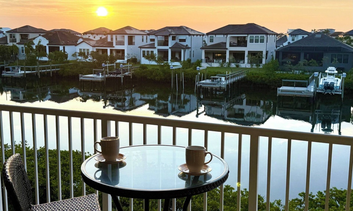 Ruskin House | Charming 2-bedroom townhome with WiFi, AC in peaceful Ruskin