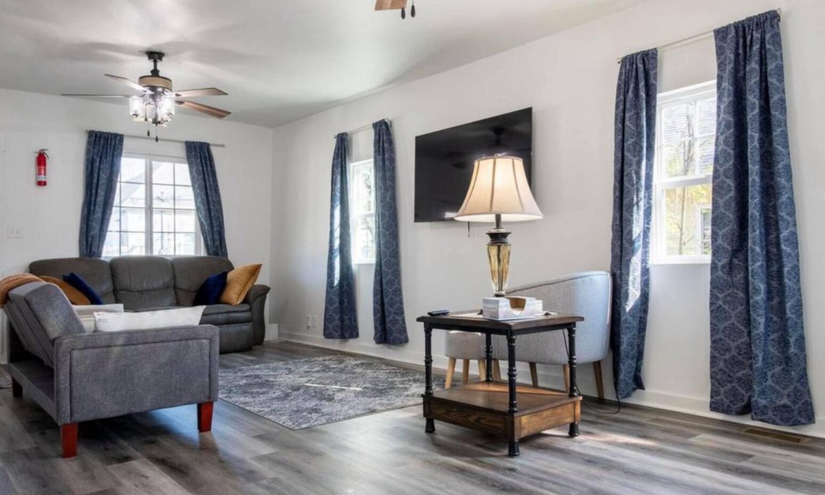 Bloomington House | Charming 2-bedroom house with AC, WiFi in delightful Bloomington