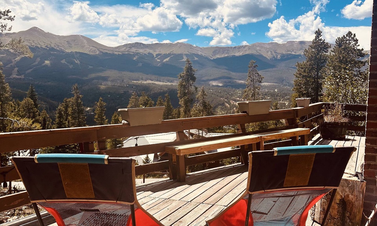 Breckenridge House | Charming 2-bedroom farmhouse in Breckenridge with expansive ten-mile range views