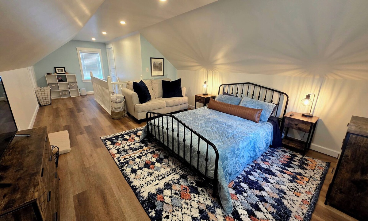 East Moline House | Charming 2-bedroom house with fenced in yard-East Moline