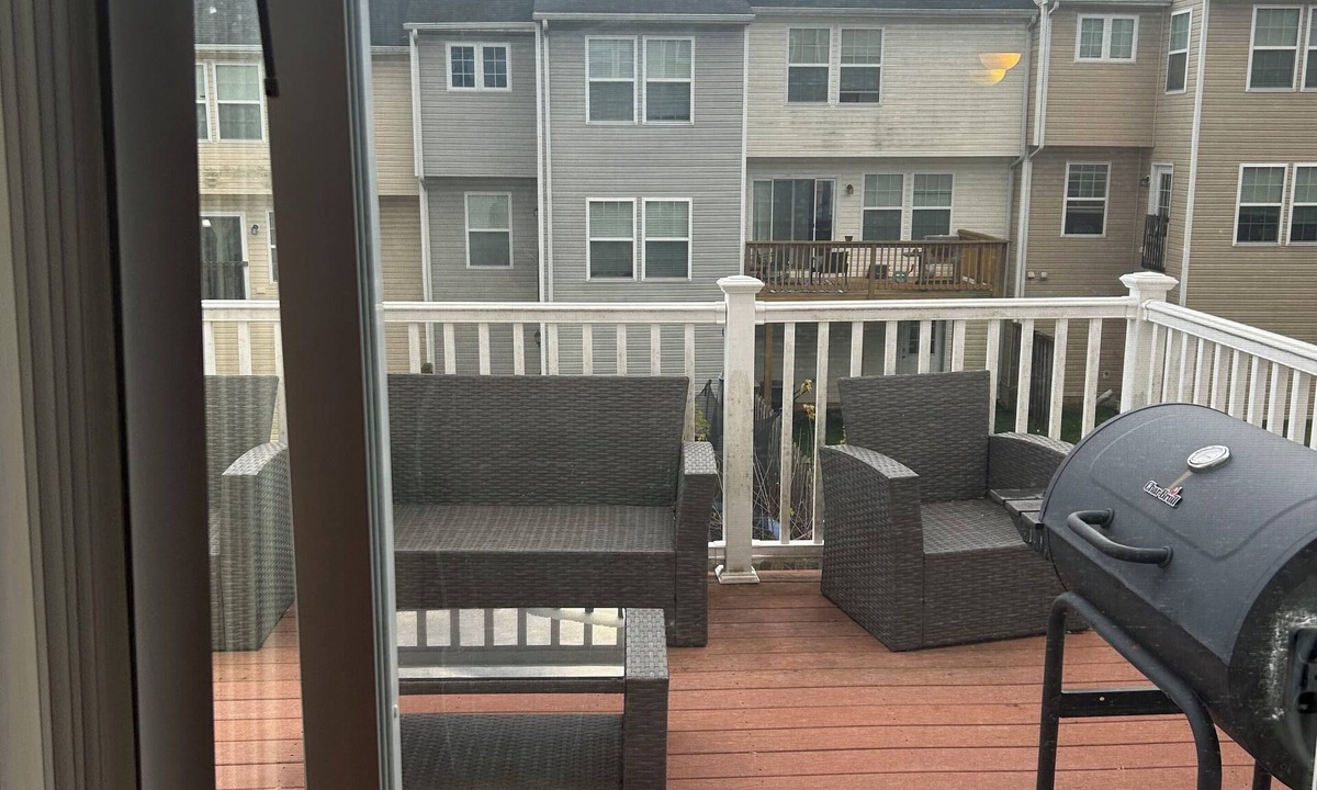Hedgesville House | Charming 2-bedroom house in lovely Hedgesville with AC, fitness room