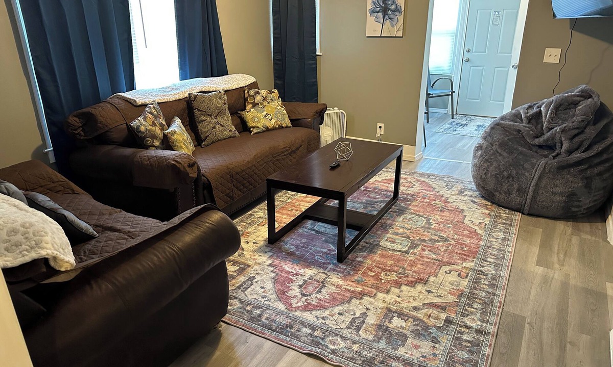 Keego Harbor Apartment | Charming 2-bedroom apartment with AC, WiFi in Pleasant Keego Harbor