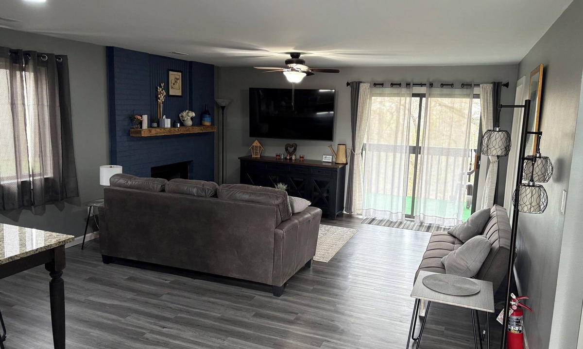 Monroe City Condo | Charming 2-bedroom 2-bath condo with WiFi in Monroe City by Mark Twain Lake