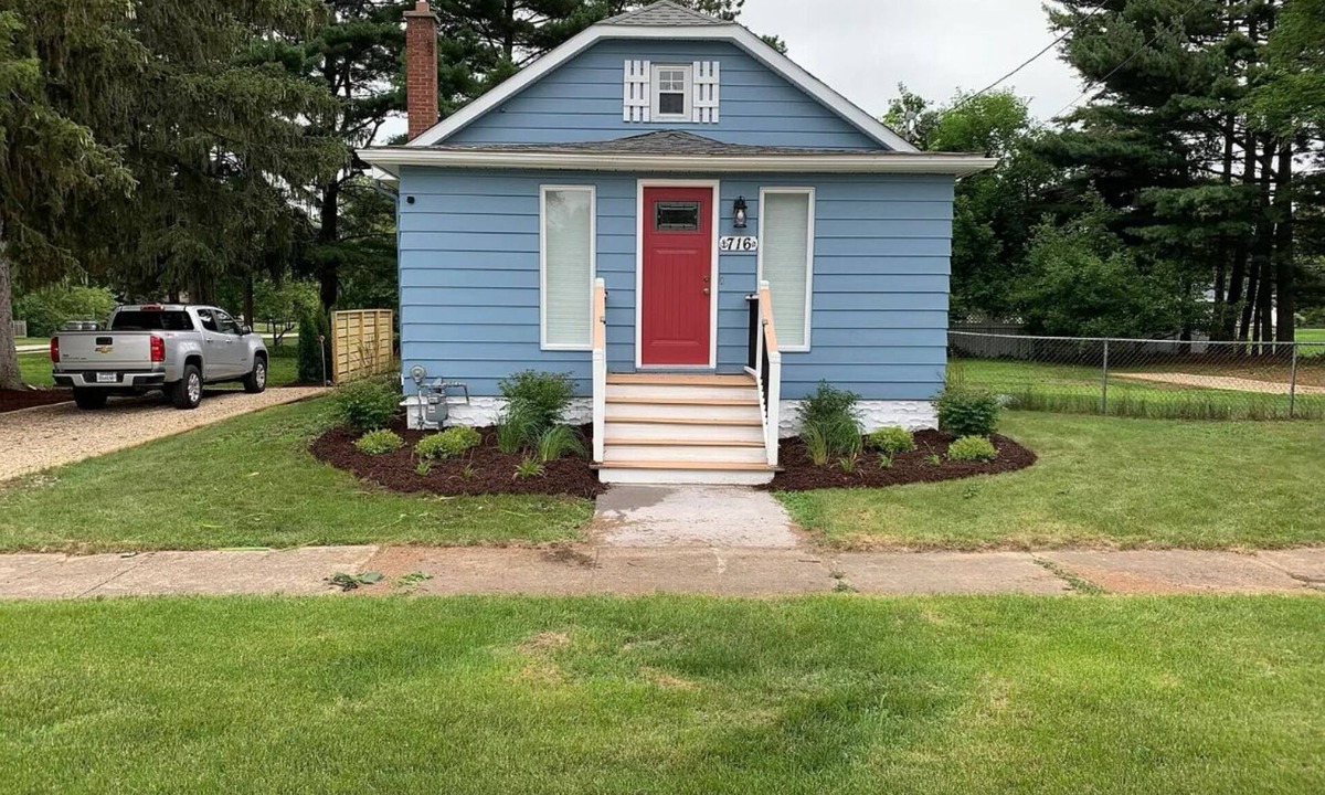 New Buffalo House | Charming 2-bedroom house in delightful New Buffalo with hot tub