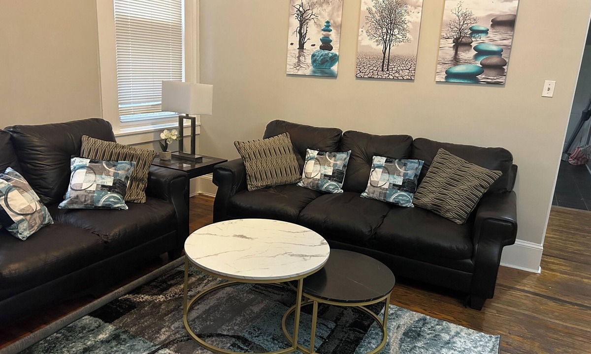 Rittenhouse Row Apartment | Charming 2-bedroom apartment with WiFi, AC in wonderful Philadelphia