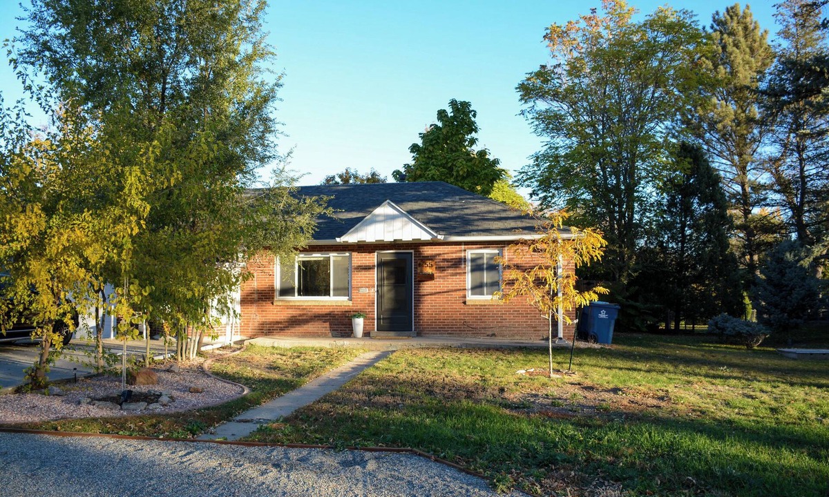 Barths House | Charming 2-bedroom house in welcoming Wheat Ridge neighborhood