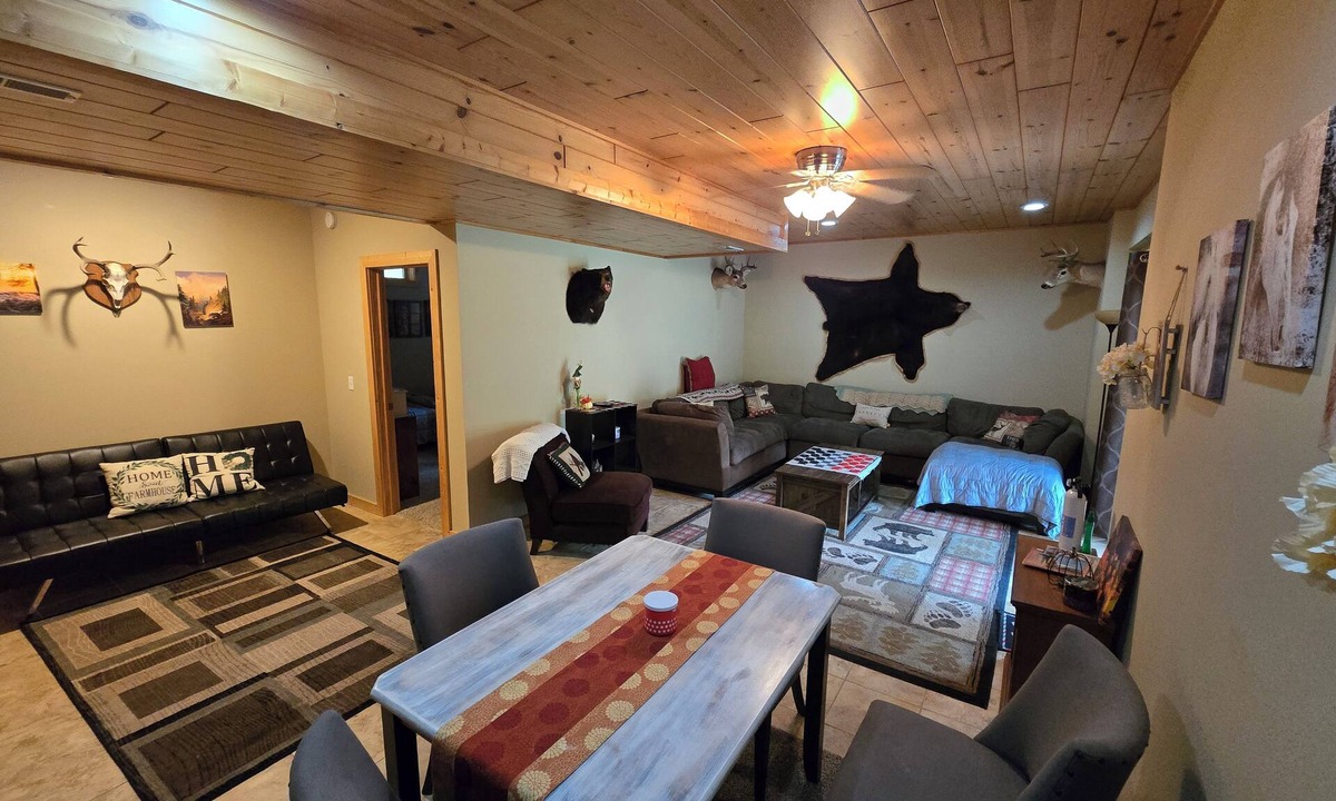 Williamsburg House | Charming 2-bedroom 1,200 sqft Countryside Suite, sleeps 7.