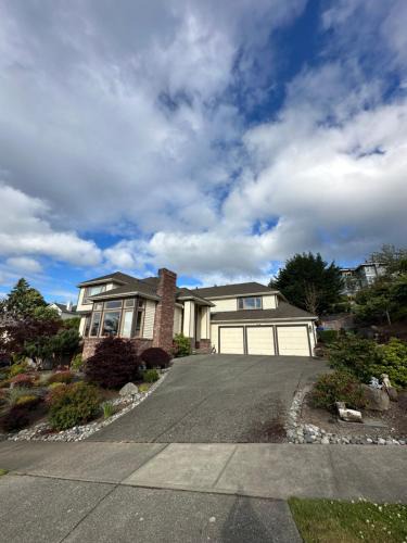 Cougar Mountain Bed & Breakfast | Charming 2 beds 1 bath room good for business and vocation