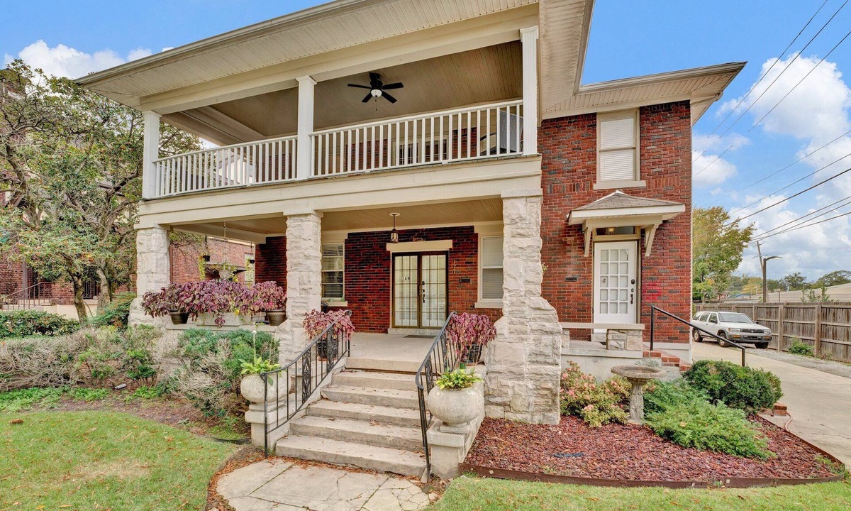 Central Gardens Apartment | Charming 2-BR apt 4 min to hospital, free WiFi, in Memphis Midtown, free parking