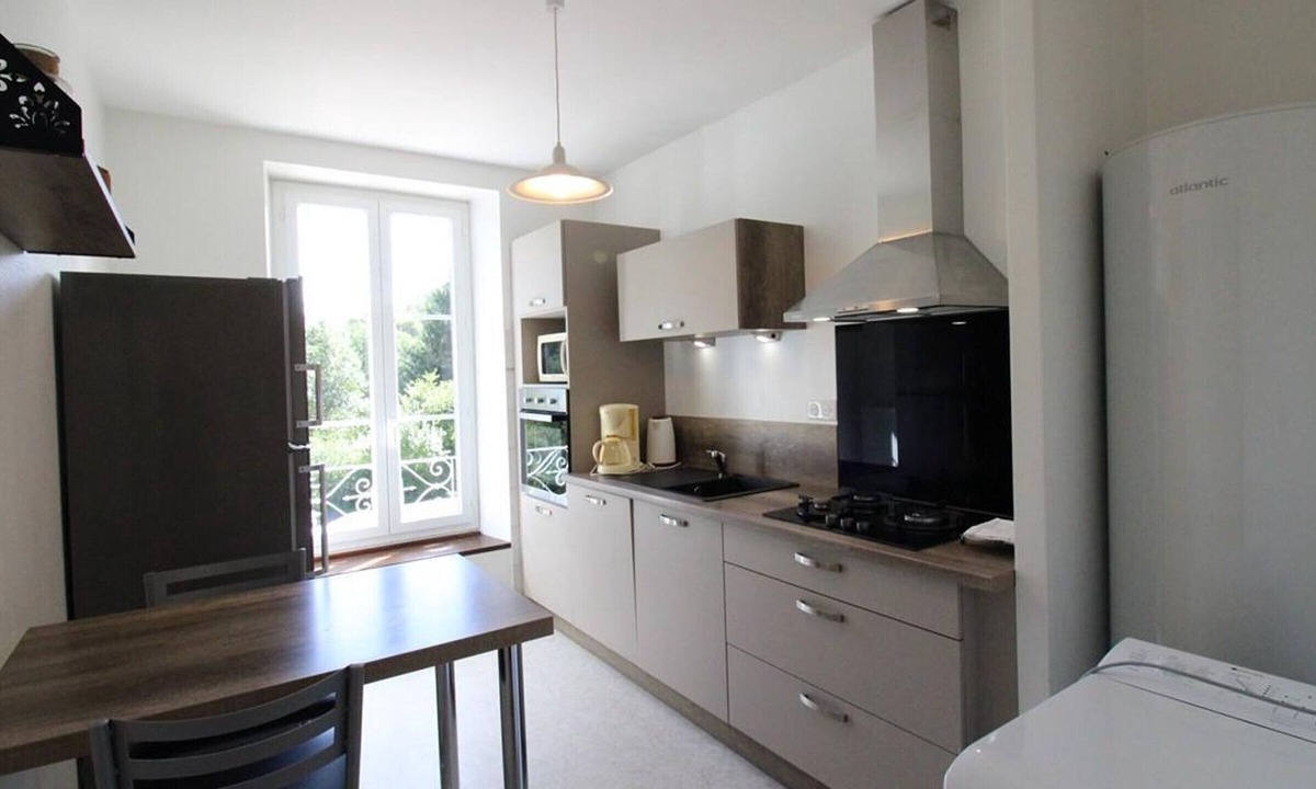 Saint-Gerons Cottage | Charming 2-BR Cottage near Lake with Wi-Fi, BBQ, Pet-Friendly