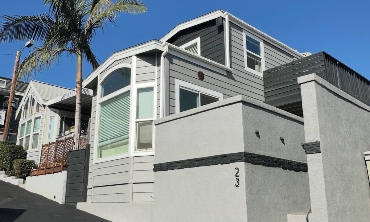 Leucadia House | Charming 2-story cottage - Private Deck AND Balcony with view - ENTIRE HOUSE