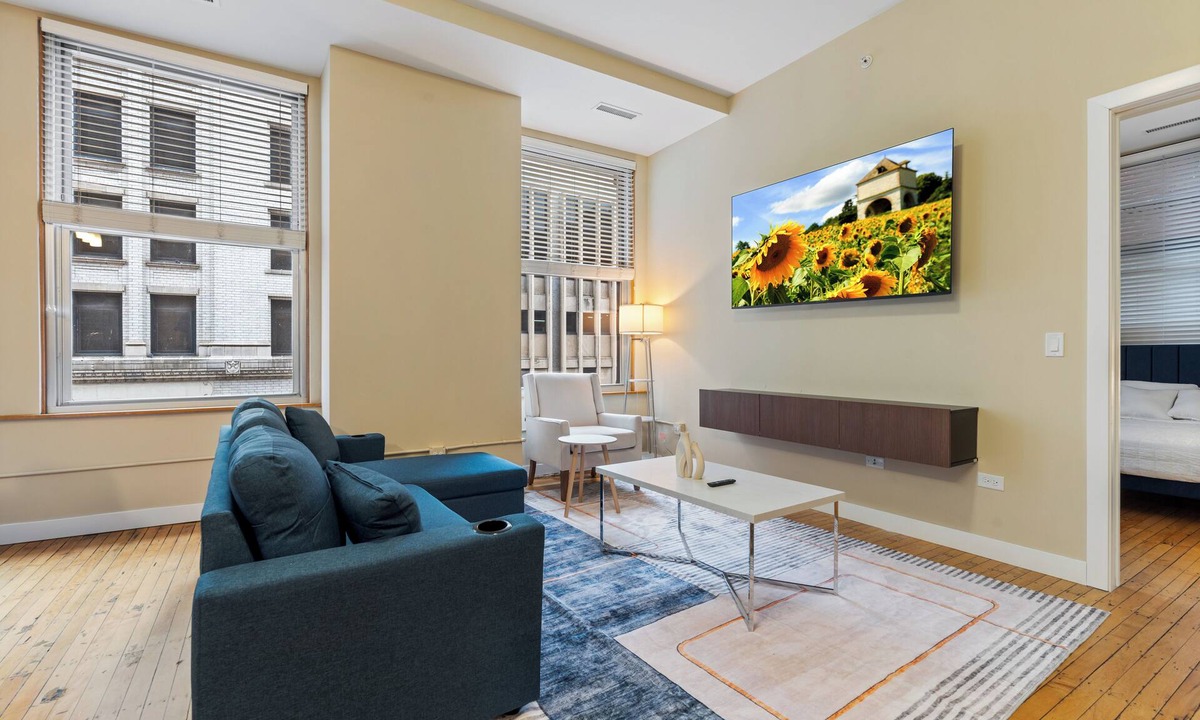 Lowertown Apartment | Charming 2bedroom Apartment in Terrific Downtown St. Paul with Queen BD+Two Full
