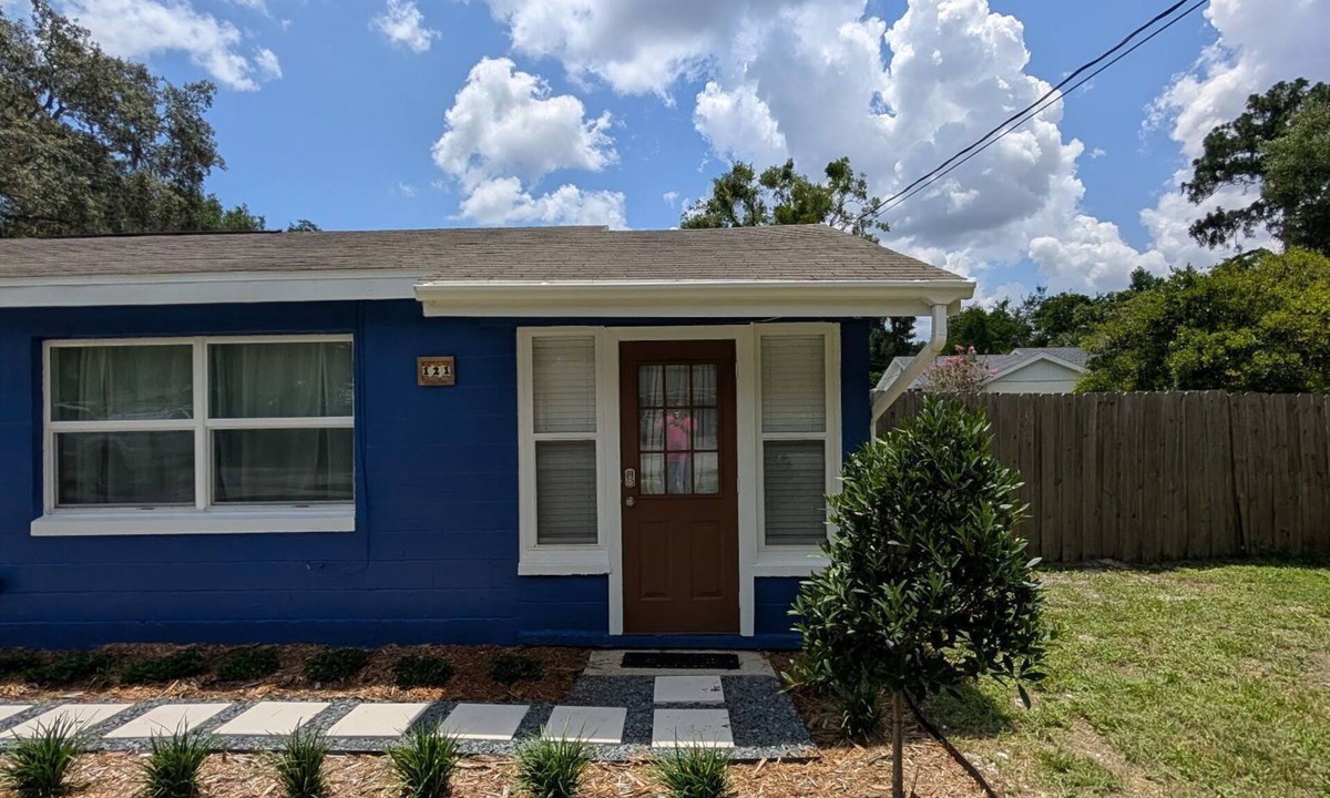Plantation Estates House | Charming 2BR/1BA retreat in peaceful DeBary, FL. Centrally located!