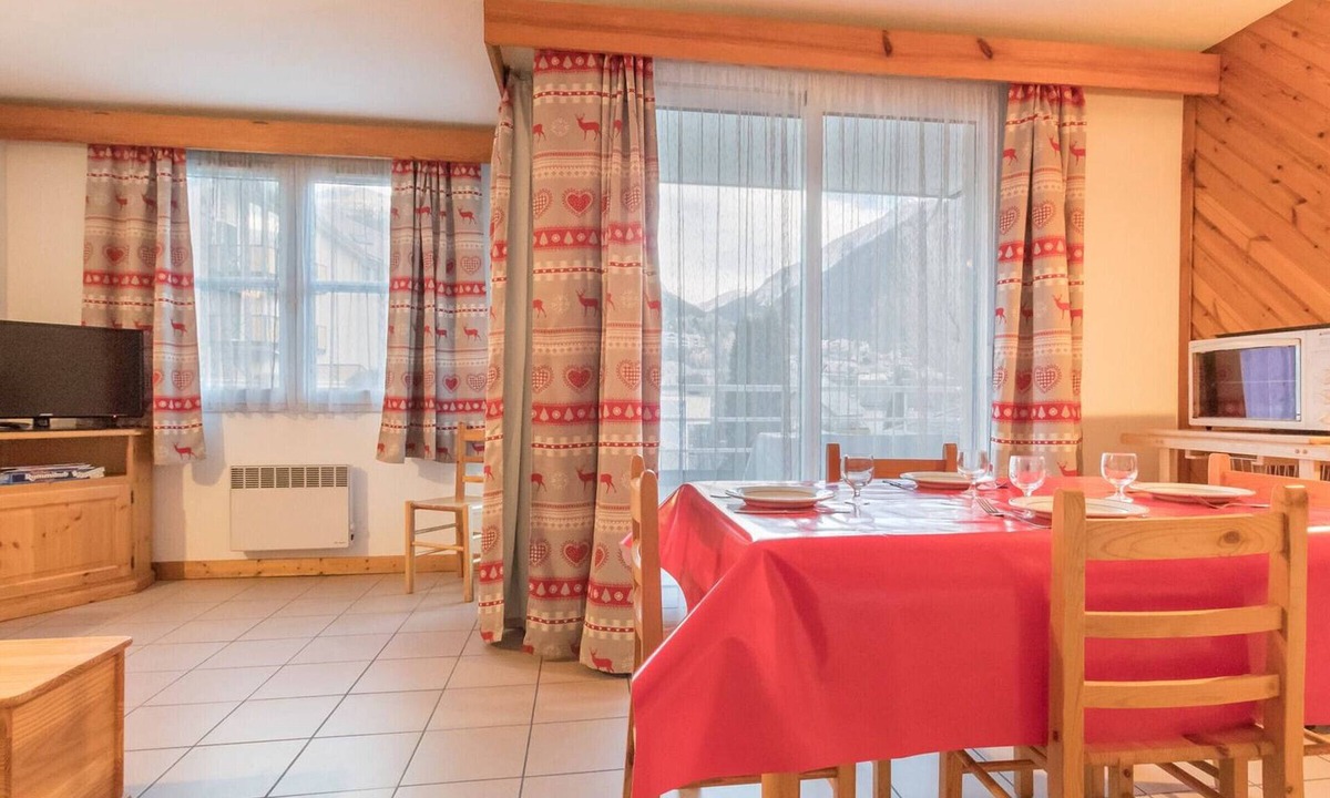 Briancon Apartment | Charming 2BR Apartment with Balcony, Ski Locker & Garage in Briançon, Close to Shops & Cable Car