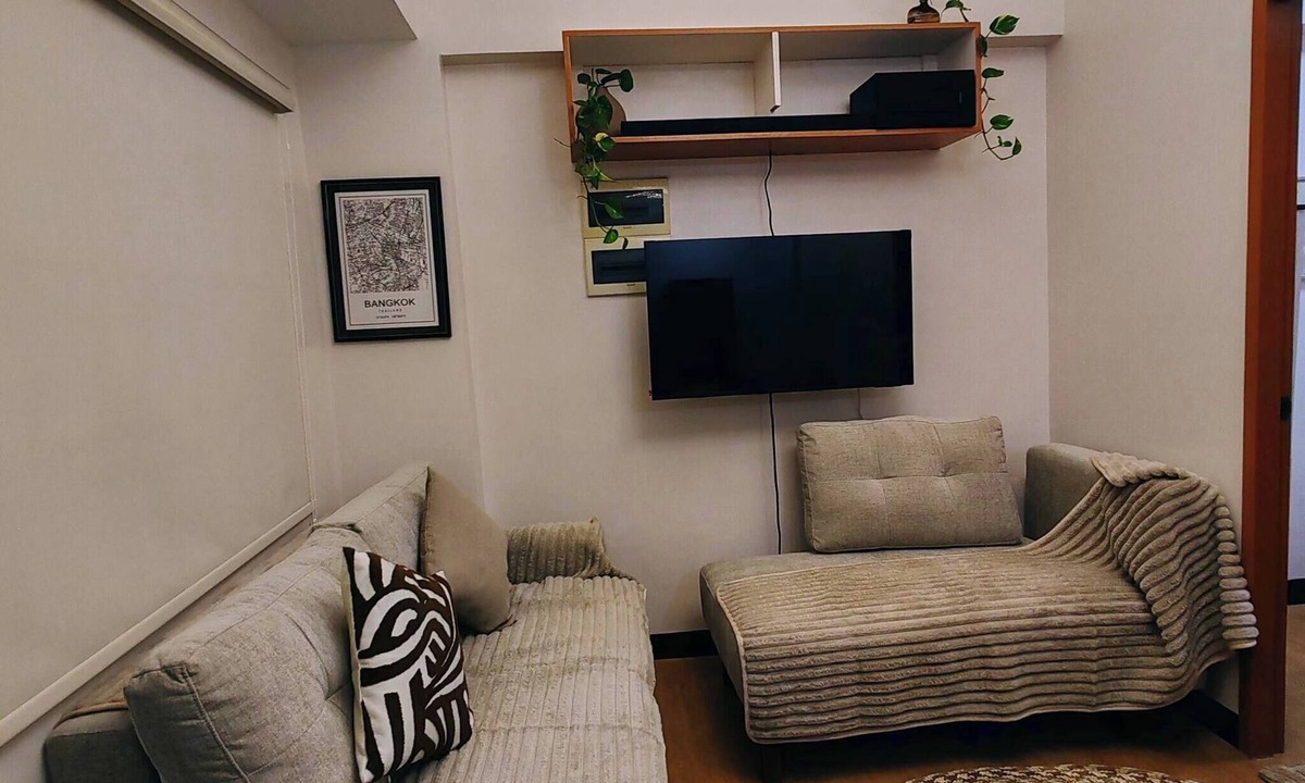 Cainta Condo | Charming 2BR Condo in Cambridge with WIFI, Smart TV