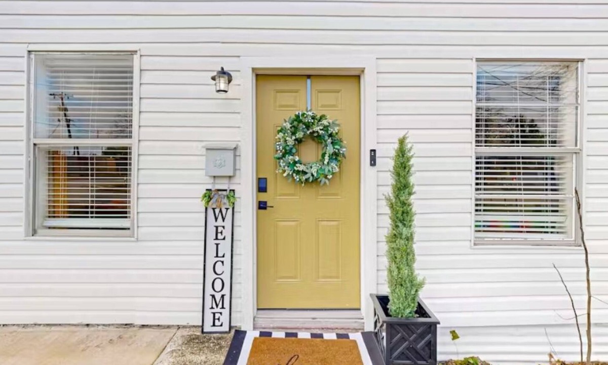 Mahncke Park House | Charming 2BR Retreat w/Private Yard – Walk to Botanical Gardens & Near Fort Sam