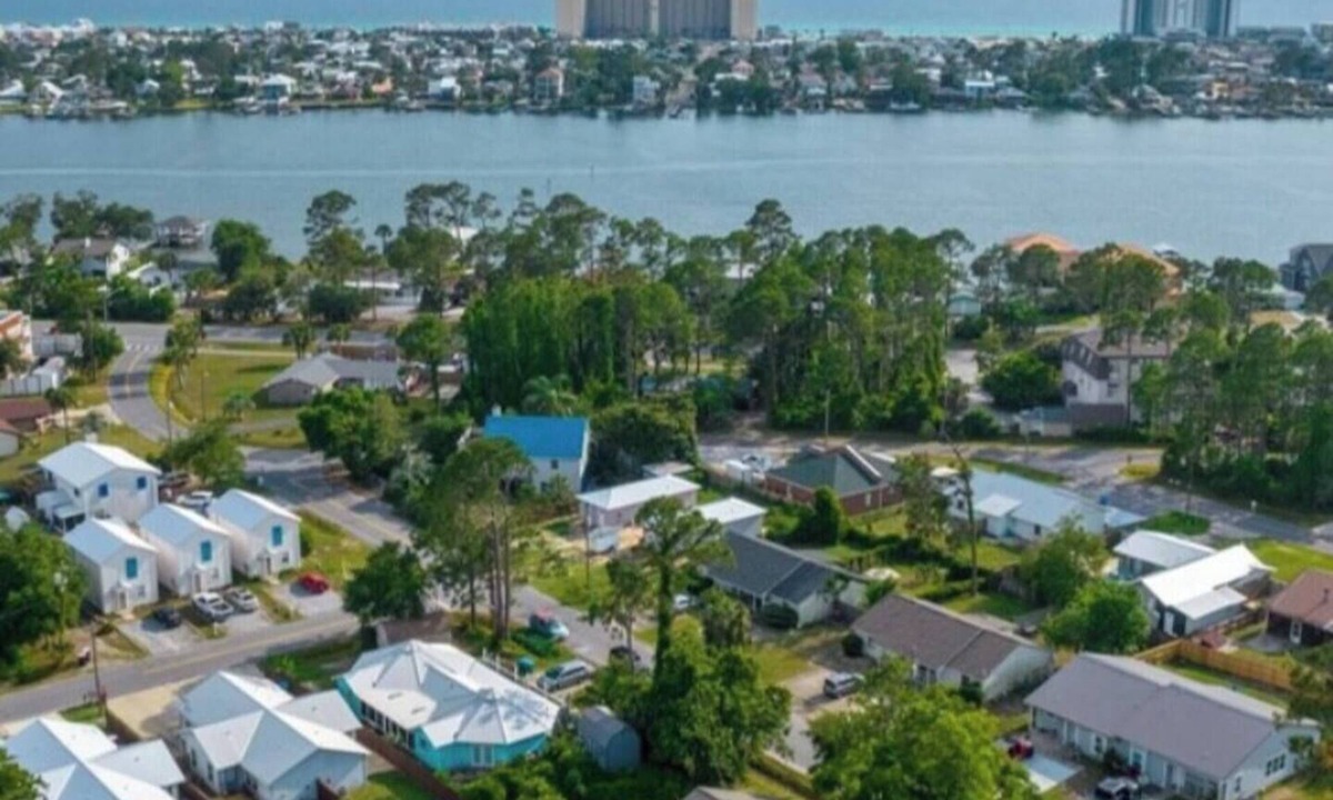 Thomas Drive House | Charming 2BR/2BA Panama City Beach vacation home near white-sand beaches, Ripley’s, Frank Brown Park, and top restaurants. Enjoy comfort, convenience, and easy access to family fun, shopping, and coastal adventures in the heart of PCB.