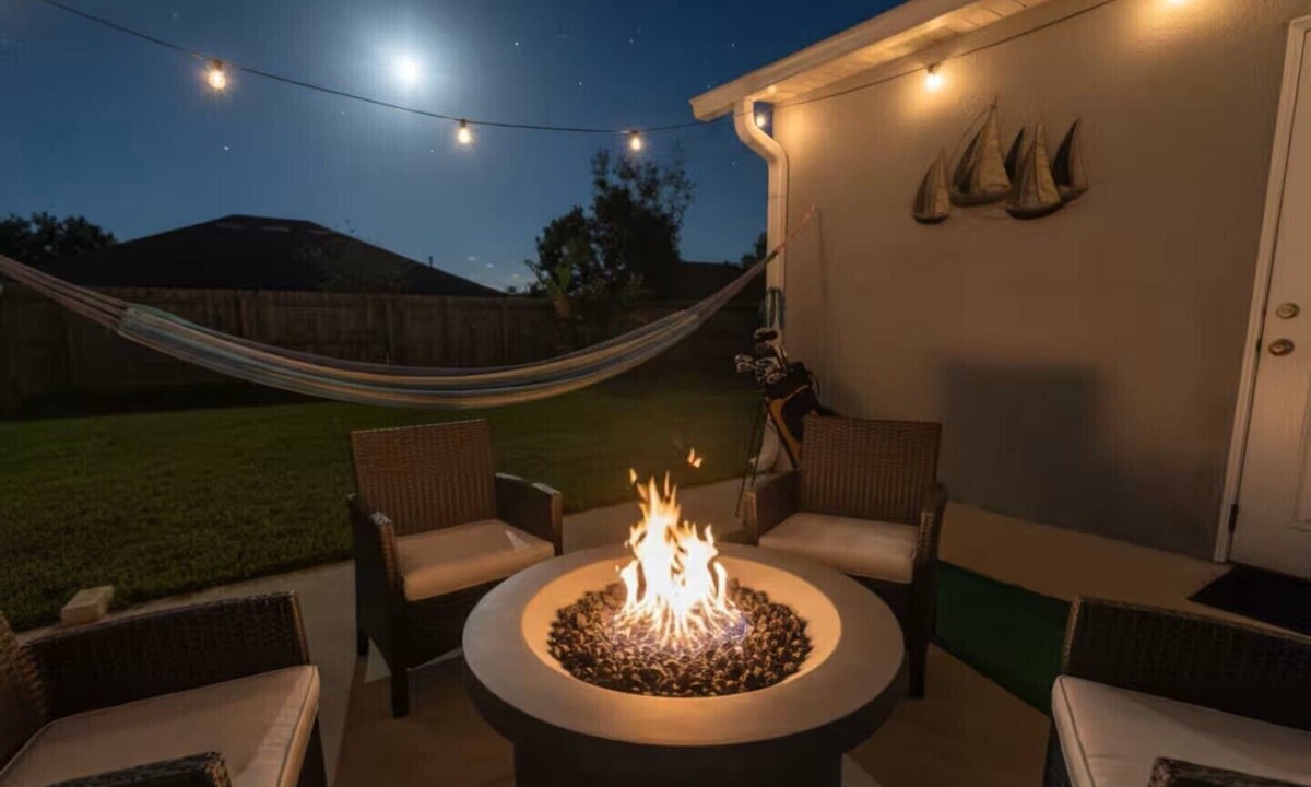 Indian Trails House | Charming 3/2 15 min. To beach , Pet friendly, fully fenced backyard