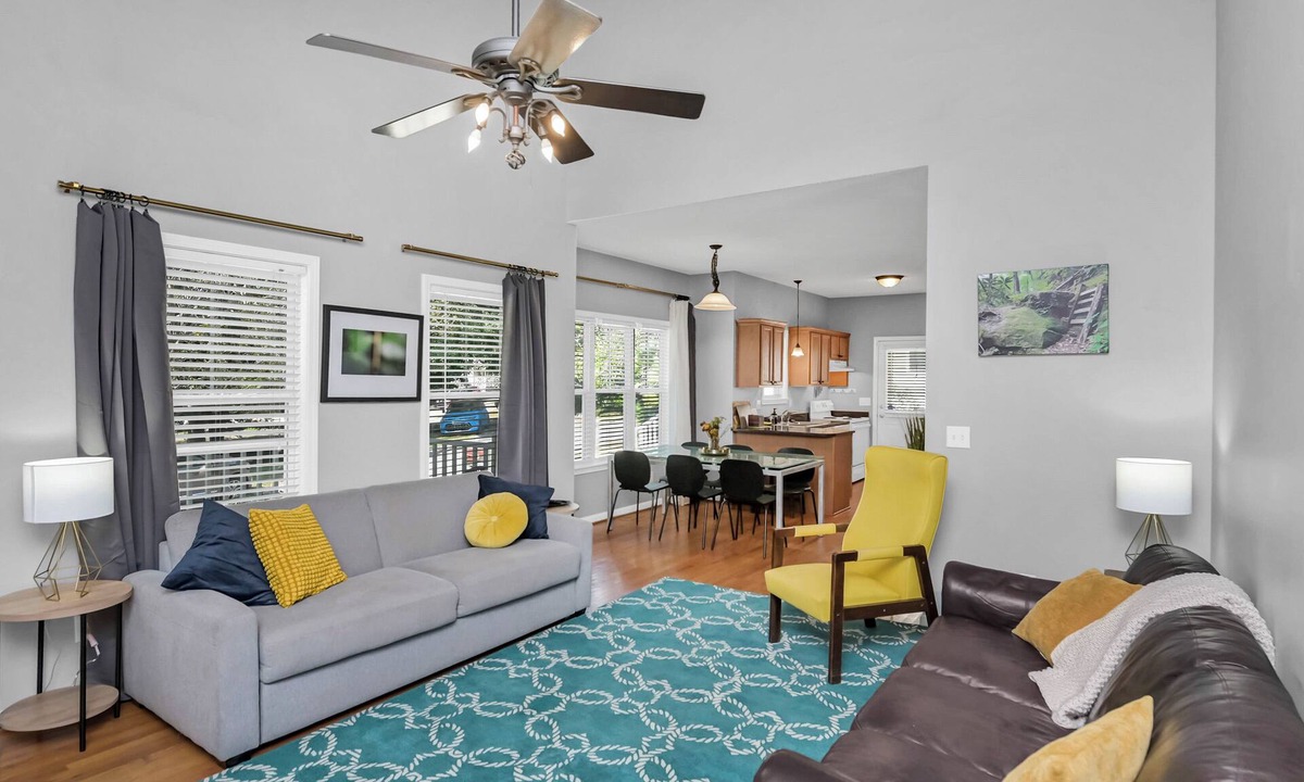 Rosewood House | Charming 3/2 Walking Distance Williams-Brice Close, Campus, Short Drive FT JAX