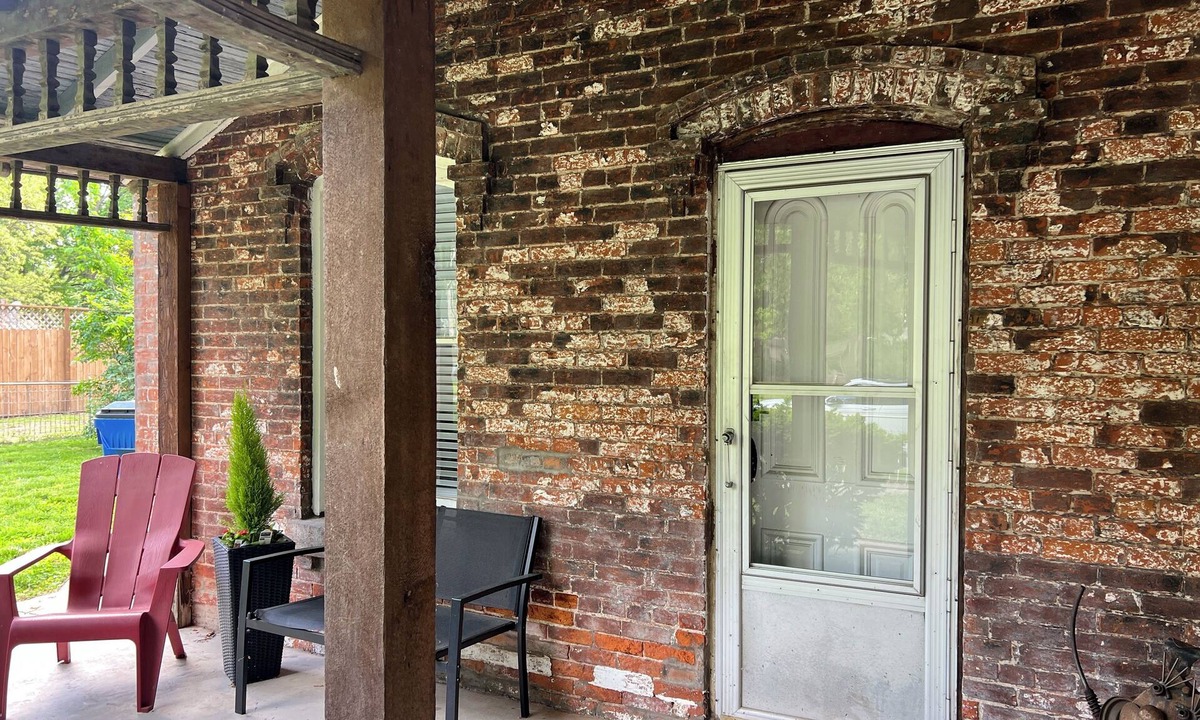 Lawrence House | Charming 3 bed 2 bath home in lovely North Lawrence with an expansive yard.