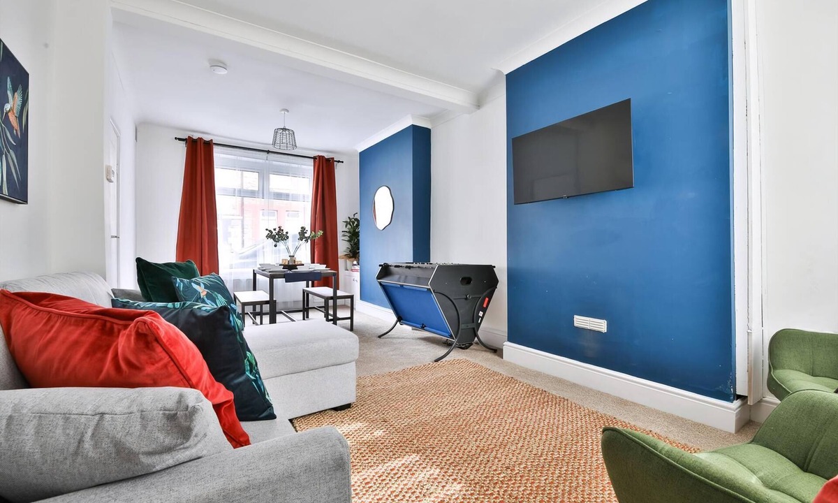 Caerphilly House | Charming 3 Bed Home Near Caerphilly Castle