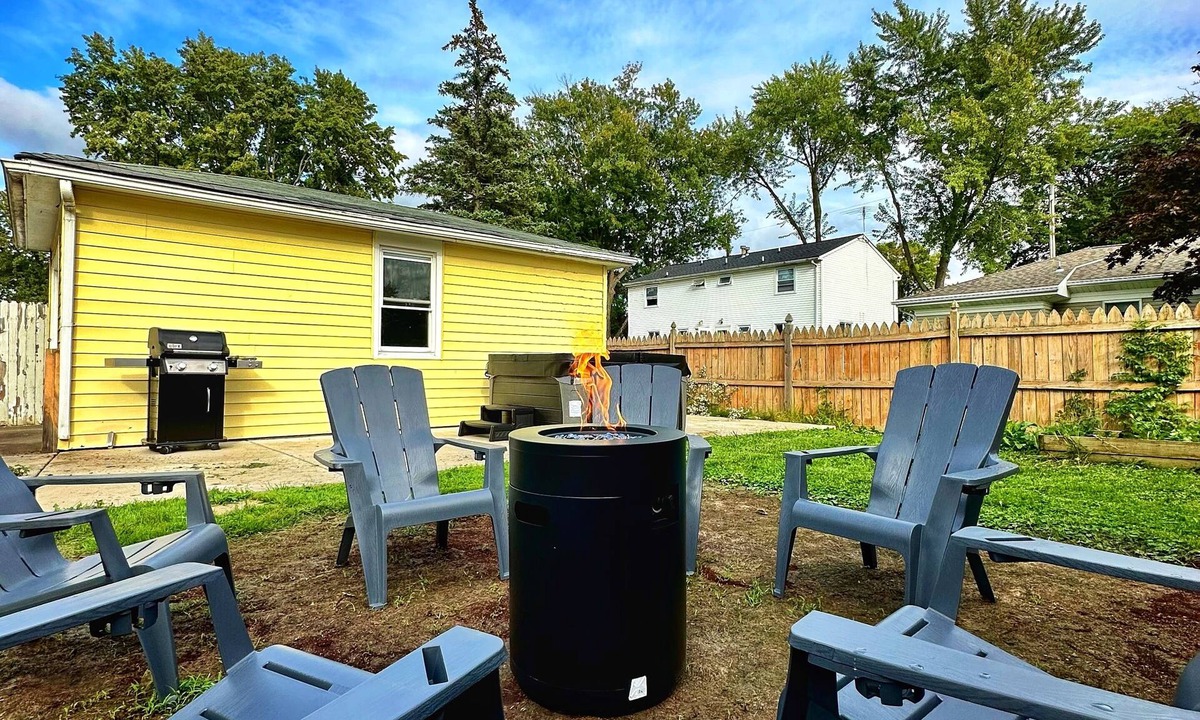 North Tonawanda House | Charming 3-bedroom house with Hottub, in lovely North Tonawanda