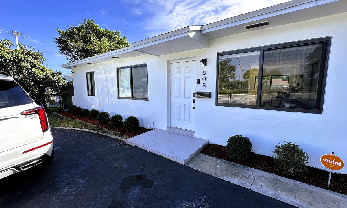 West Palm Beach House | Charming 3-bedroom house with AC and WiFi in West Palm Beach