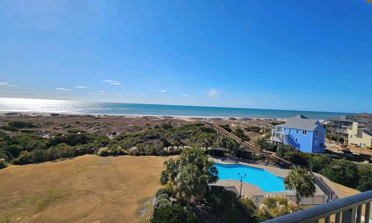 Atlantic Beach Condo | Charming 3-bedroom and 2 full bathrooms condo Private beach access, 2 pools .