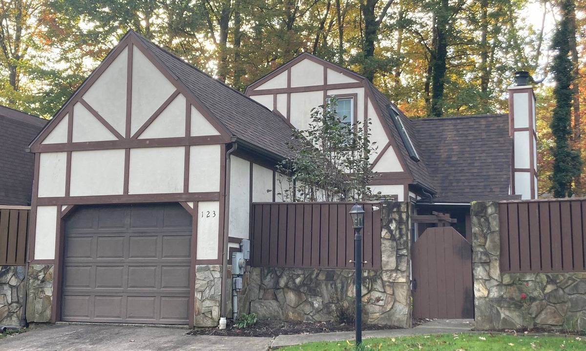 State College House | Charming 3-bedroom home near Penn State & Beaver Stadium in State College, PA