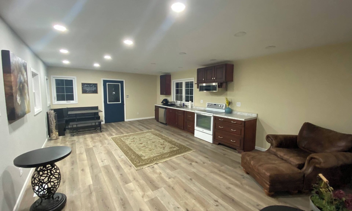 Lakeside House | Charming 3-bedroom 2-bath house in Lakeside with WiFi and AC