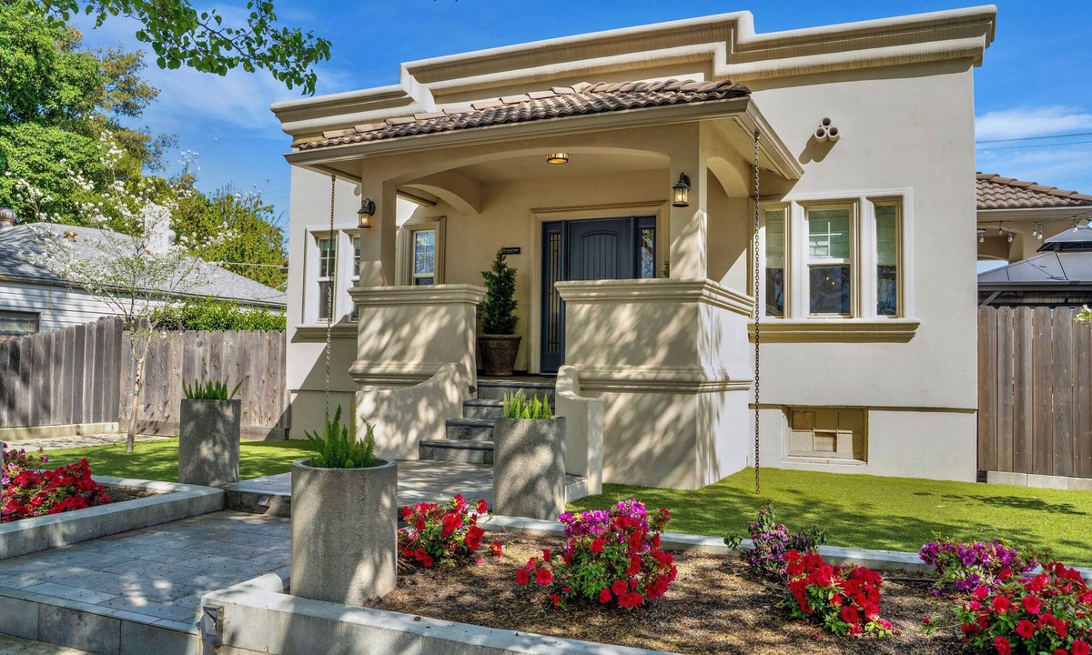 Lodi House | Charming 3 bedroom 2 bath Home located in the heart of Downtown Lodi