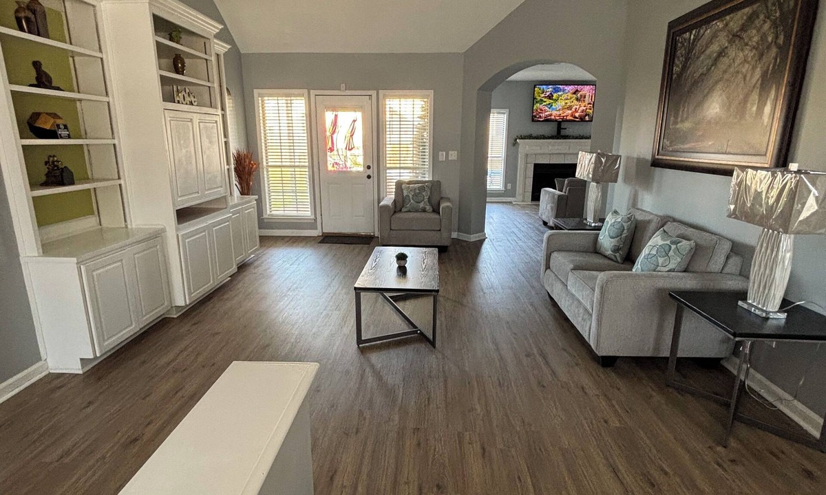 Gunter Afs House | Charming 3 bedroom 2 bath Home Oasis - Pool View, AC, and WiFi