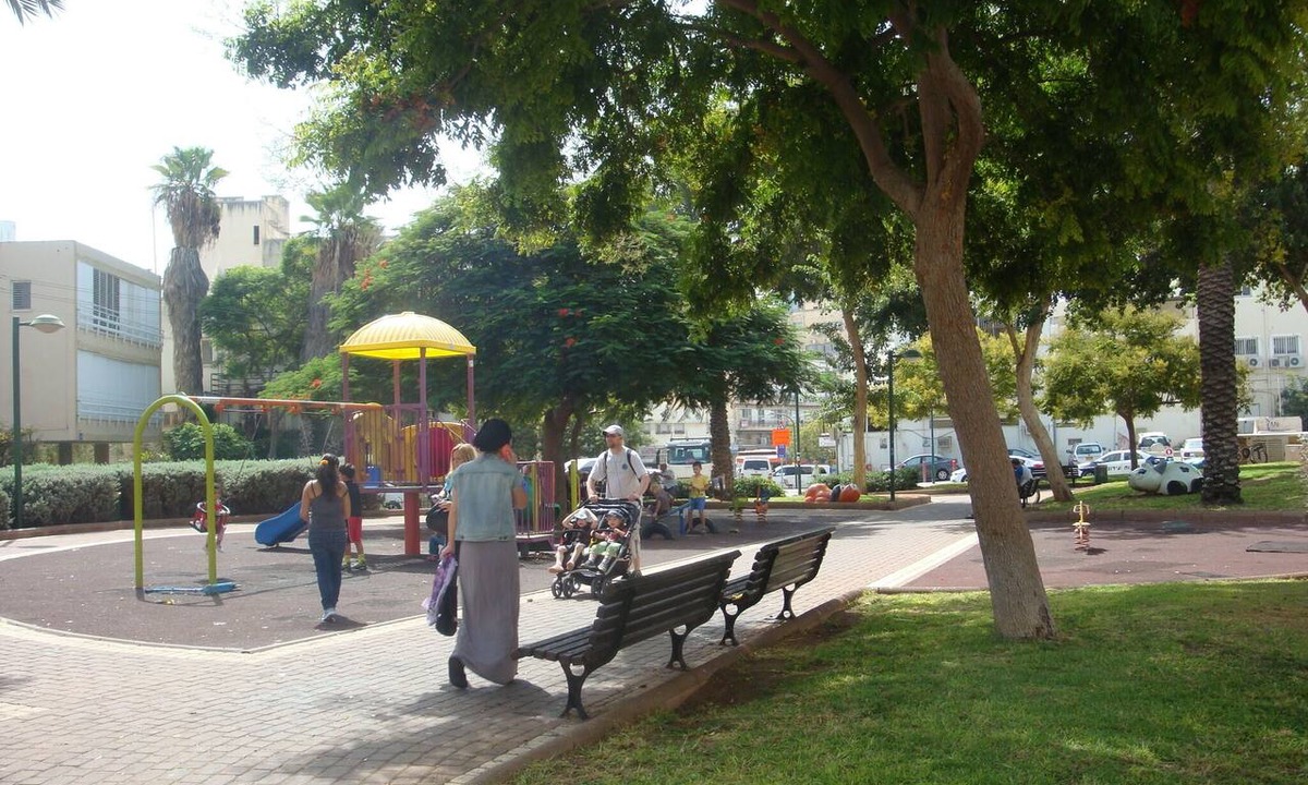 Netanya Apartment | Charming 3-bedroom apartment with AC in vibrant Netanya