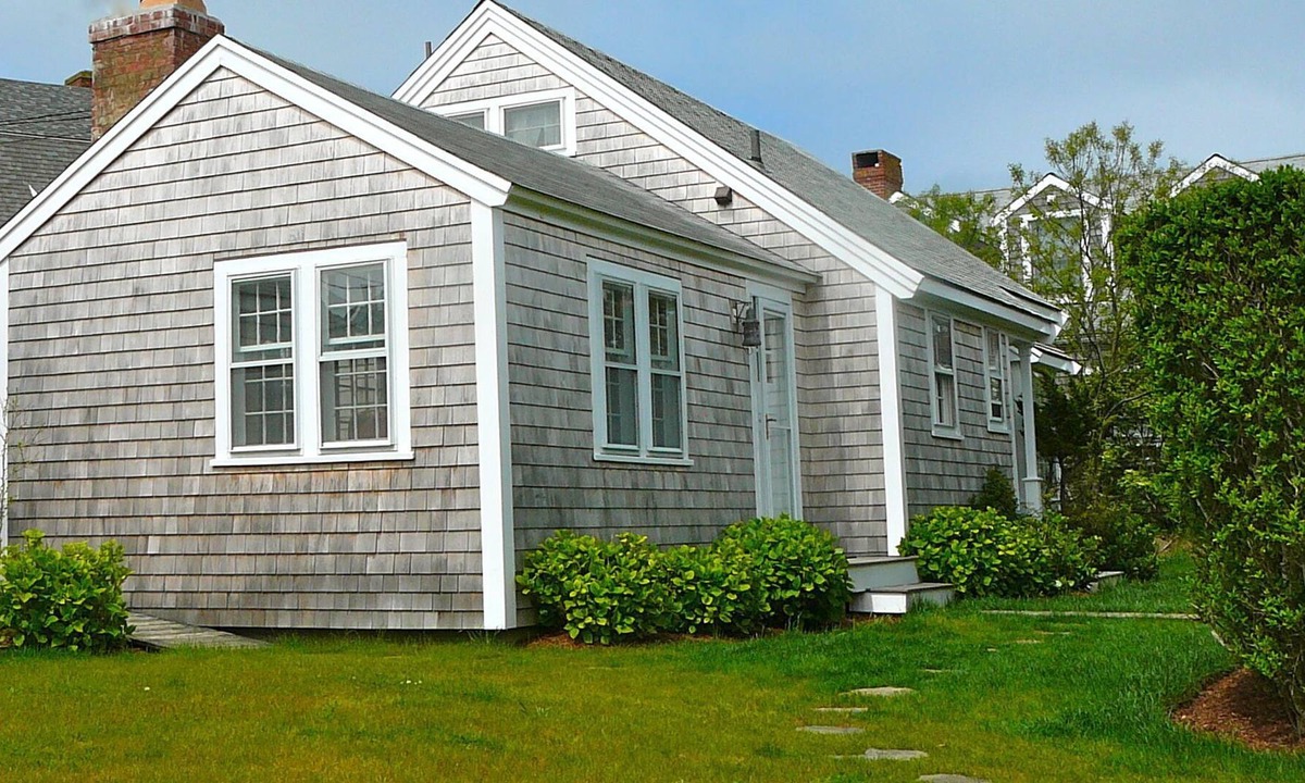 Brant Point Cottage | Charming 3 Bedroom Brant Point Cottage