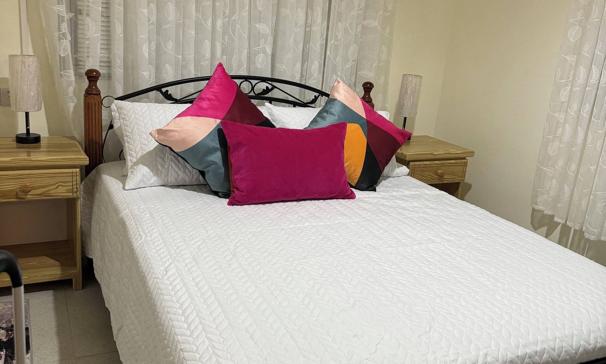 Roseau House | Charming 3-bedroom bungalow with WiFi, AC in delightful Roseau