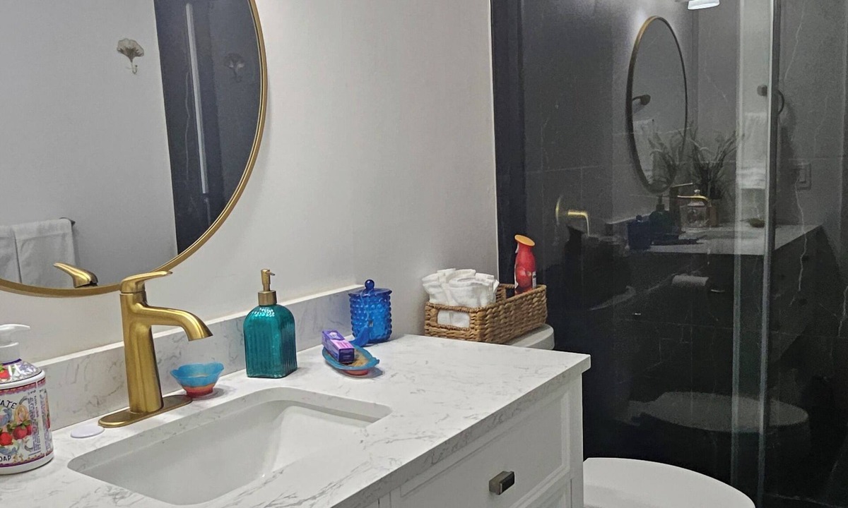 Central Naples Cottage | Charming 3-bedroom cottage with WiFi and AC in gorgeous Naples
