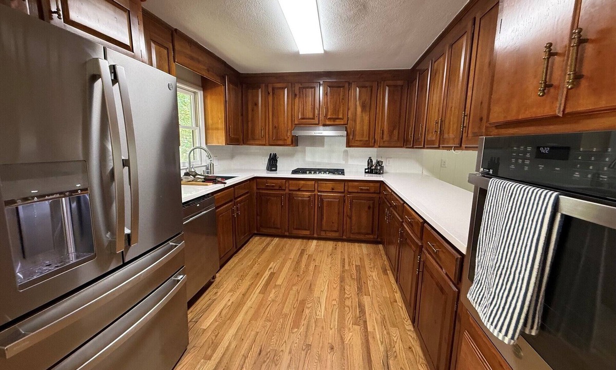 Martin House | Charming 3-bedroom country lake house in Martin with AC