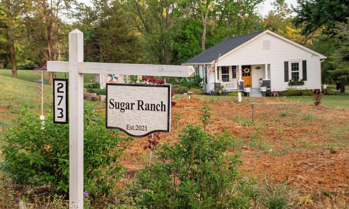 Caroleen House | Charming 3 bedroom farmhouse retreat. Peaceful, scenic, and full of adventure.
