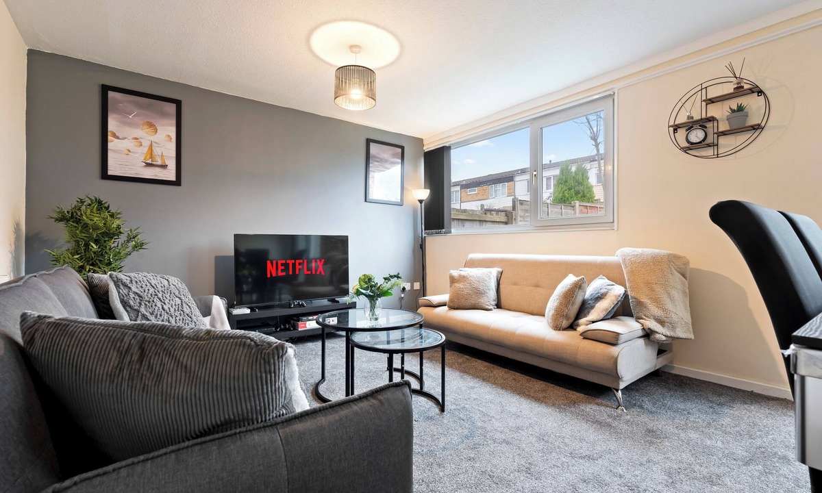 Little Hay House | Charming 3 Bedroom House in Birmingham sleeps 7