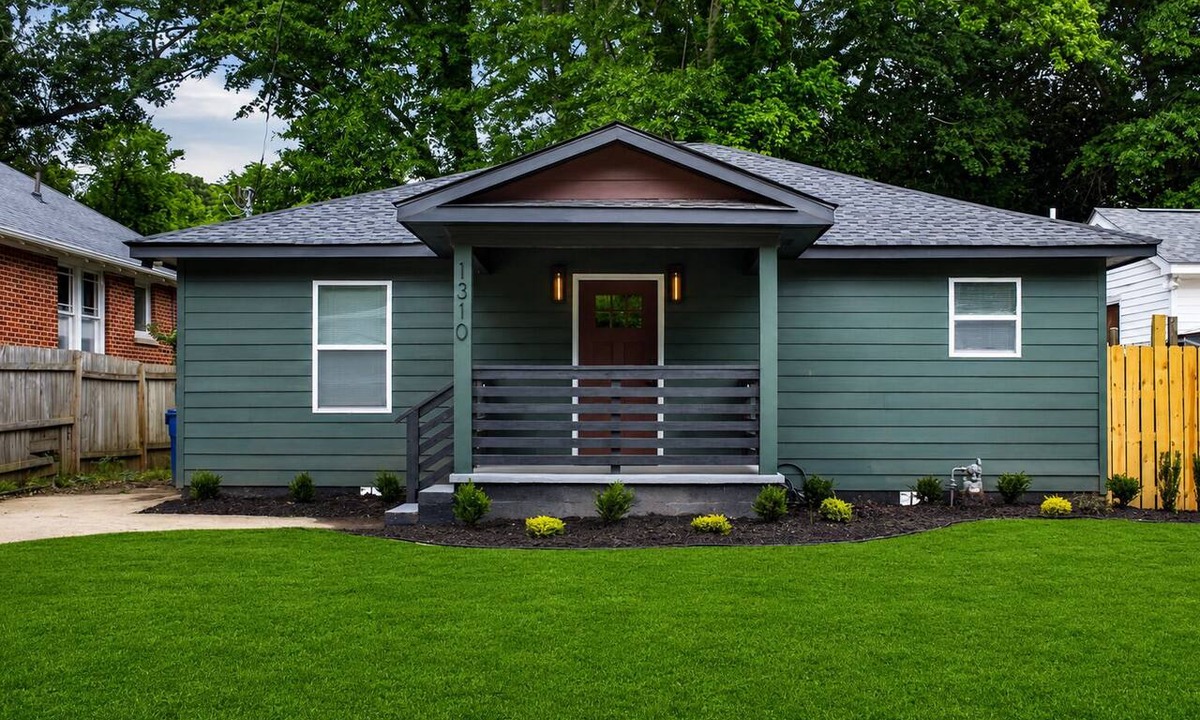 Jefferson Park House | Charming 3-bedroom home close to ATL Airport