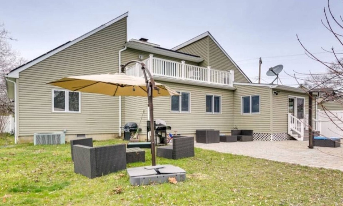 Ocean Gate House | Charming 3-bedroom house in Ocean Gate with WiFi and AC.