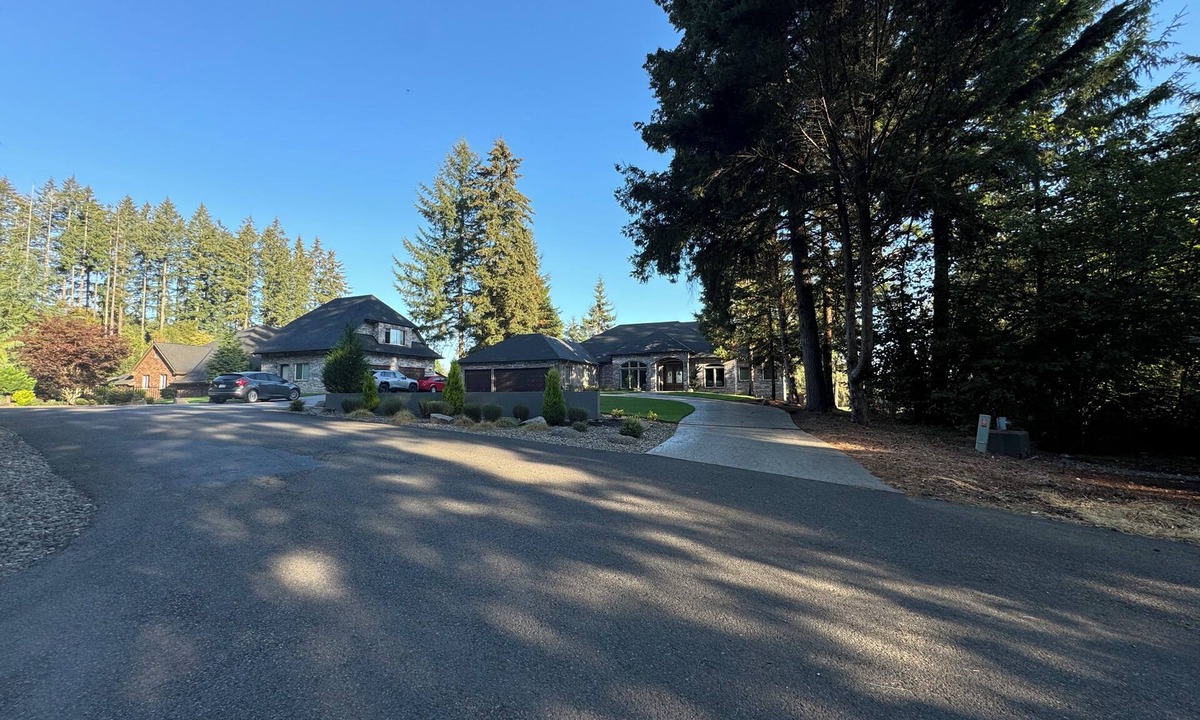 Ridgefield House | Charming 3-bedroom house, secluded with Mountain views.