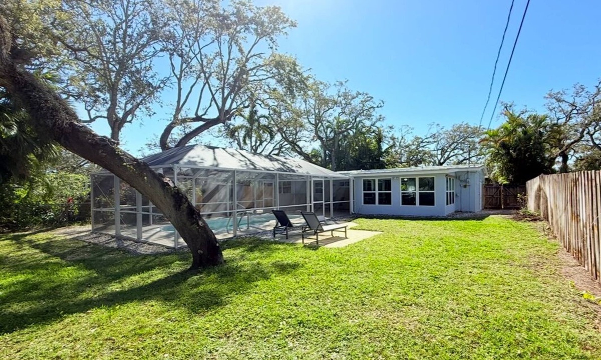 Central Beach House | Charming 3-bedroom house with private pool and yard in Vero Beach, Florida