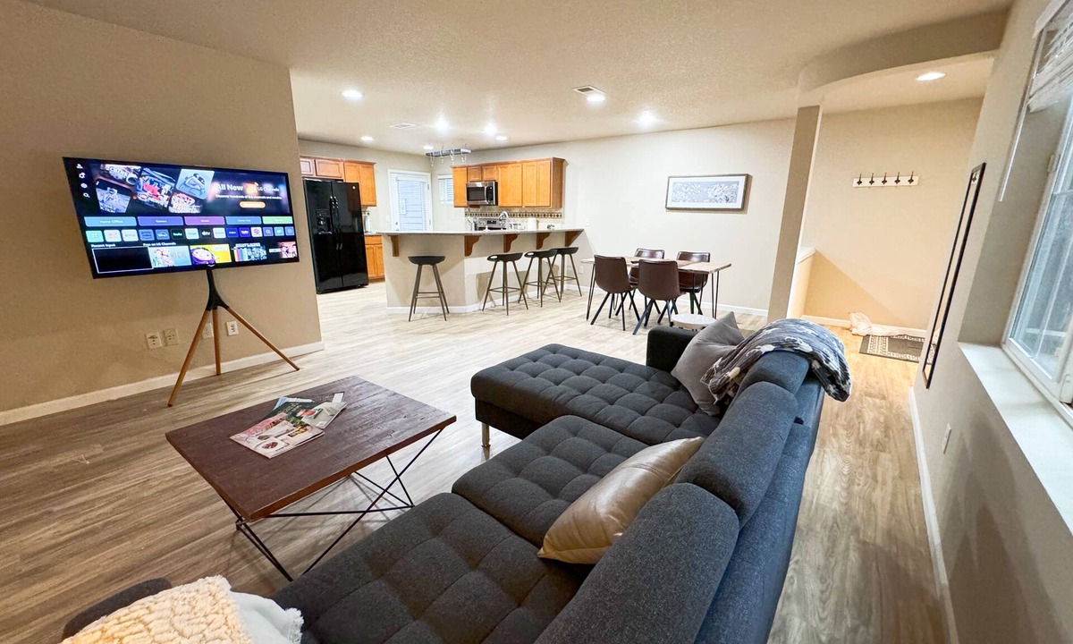 Aloha House | Charming 3-bedroom house in wonderful Beaverton with WiFi, AC