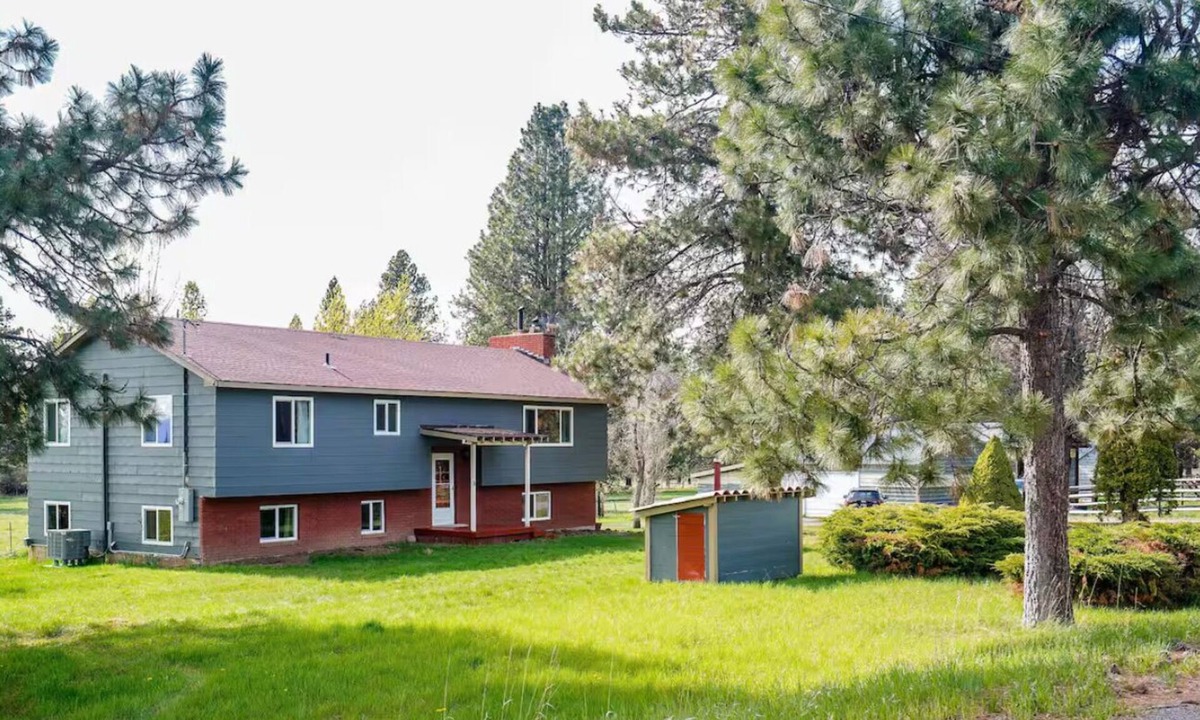 Chiloquin House | Charming 3-bedroom house with AC, WiFi in welcoming Chiloquin