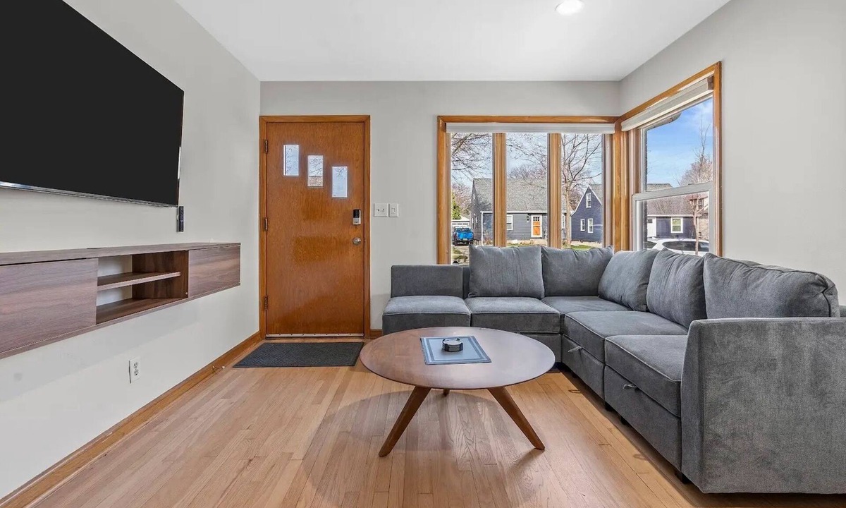 West Allis House | Charming 3-bedroom house Close to All in Milwaukee